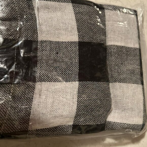 New Buffalo Check Black/Buttermilk Window Valance - Picture 2 of 3